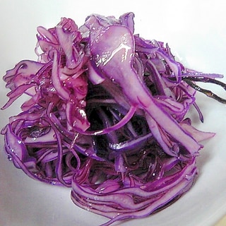 紫キャベツのサラダ　塩麹ドレッシングで